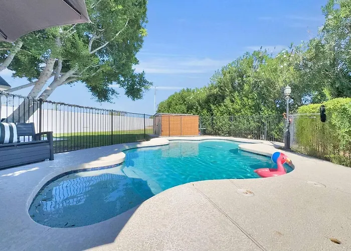 The Grand Ashbrook Manor Pool-sauna-cold Plunge Mesa