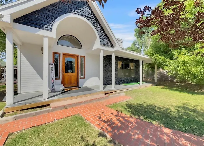 The Grand Ashbrook Manor Pool-sauna-cold Plunge Holiday home Mesa